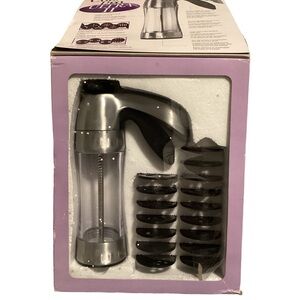 Wilton Cookie Pro Ultra II Press w/ 16 Discs – Used Like New